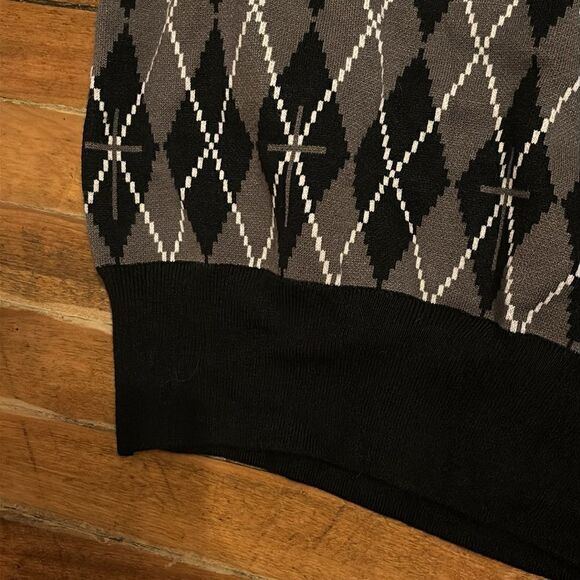 Cosmic Aura Girl’s Black and Grey Argyle Crop Sweater Vest Size 2 - Picture 4 of 8
